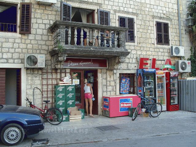 Магазин ELA в Прчани, Черногория