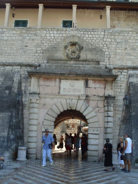 Основной вход в Старый Град Котора, известный как Vrata Od Mora или Main Gate