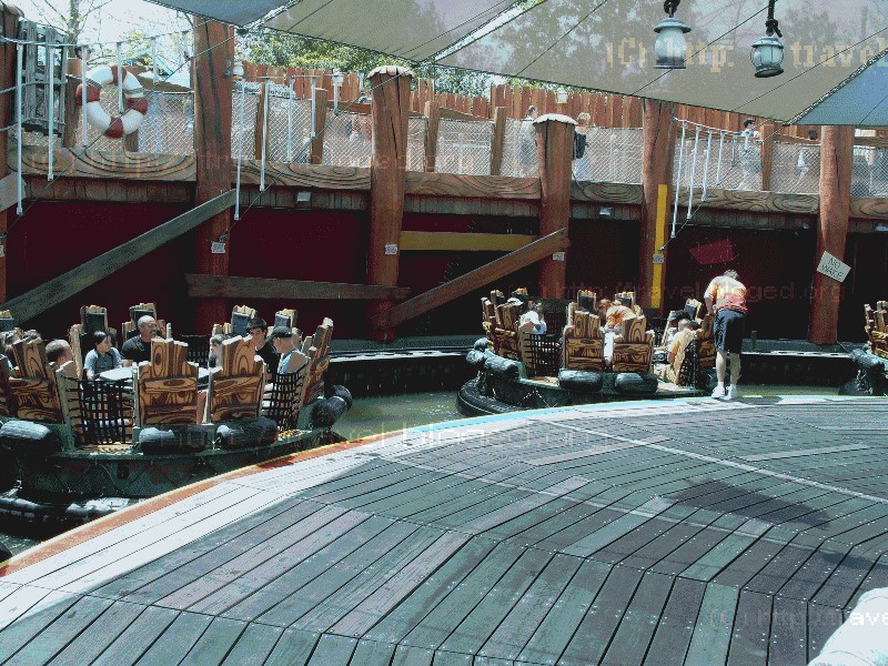 Аттракционы на воде в парке Universal Studios, Orlando, Florida.